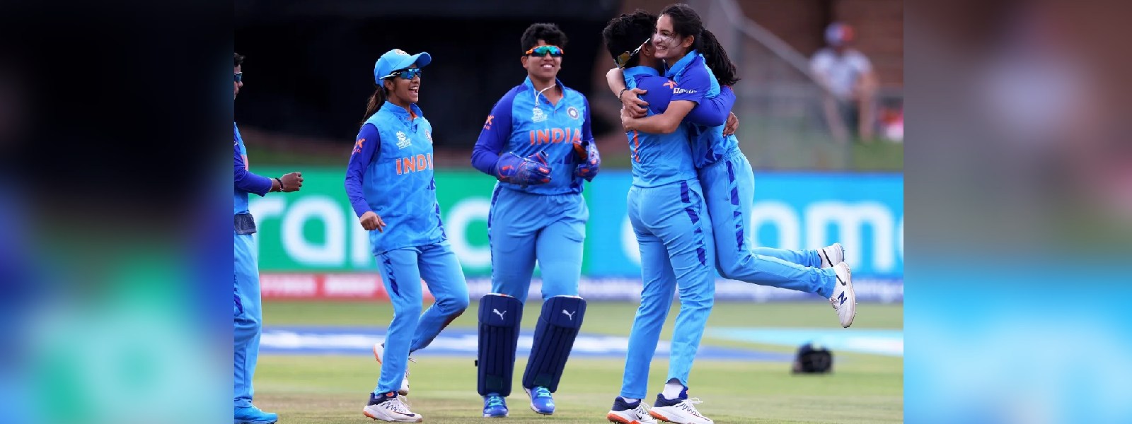 ඉන්දීය කාන්තා කණ්ඩායම අවසන් පූර්ව වටයට